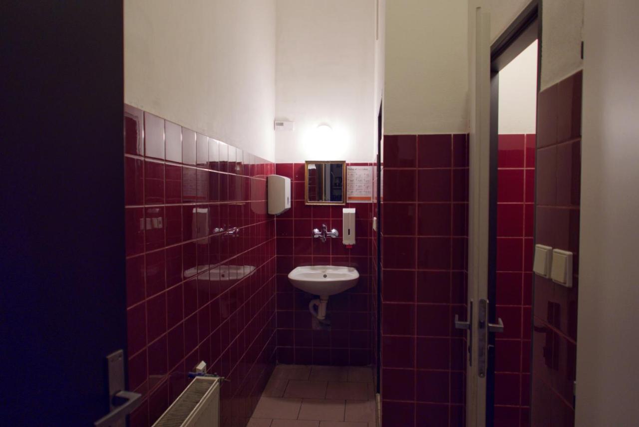 Clown And Bard Hostel Prag Dış mekan fotoğraf