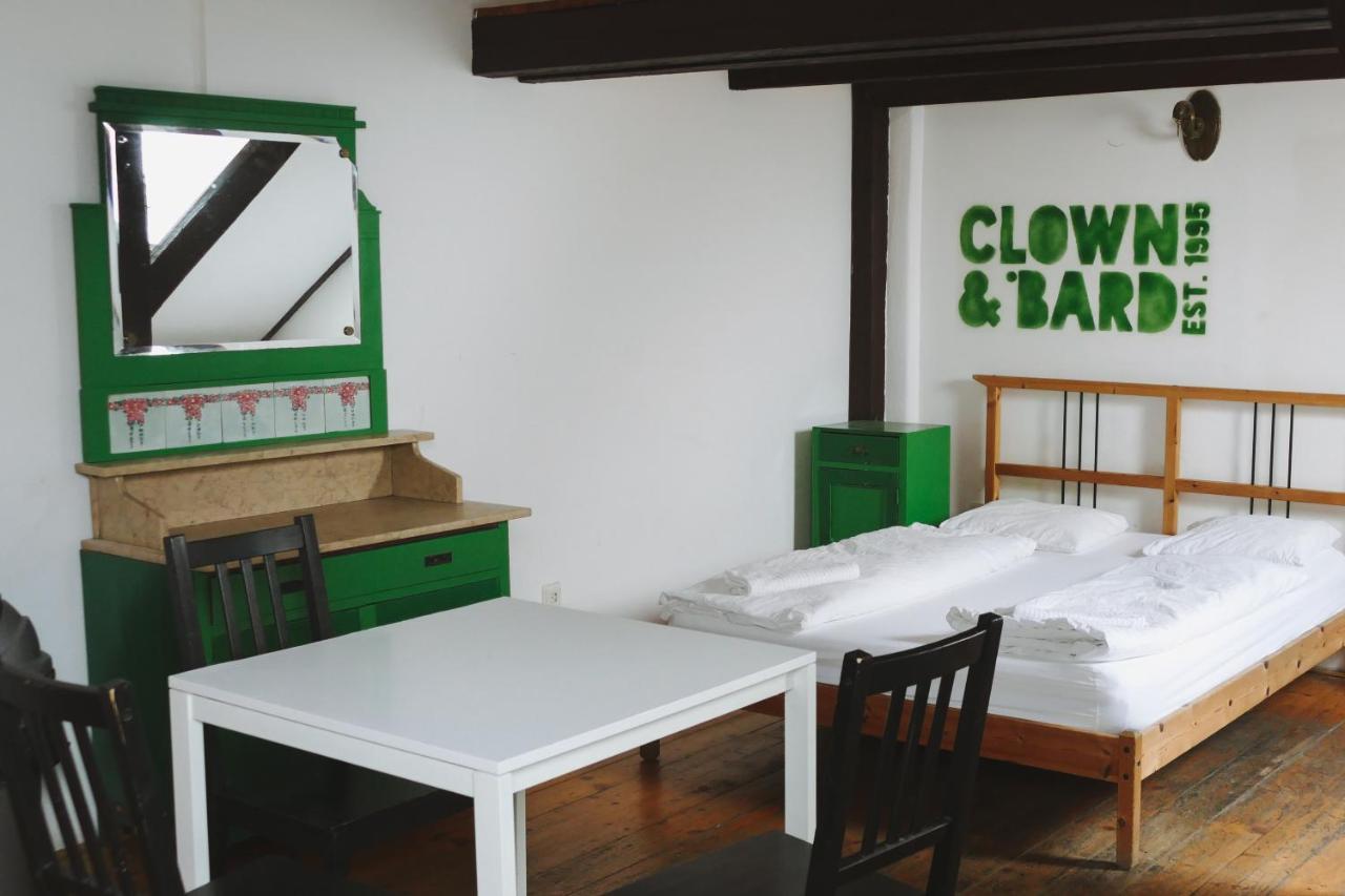 Clown And Bard Hostel Prag Dış mekan fotoğraf