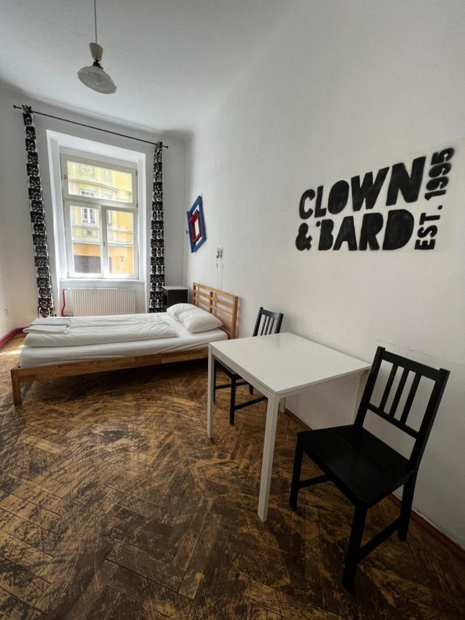 Clown And Bard Hostel Prag Dış mekan fotoğraf