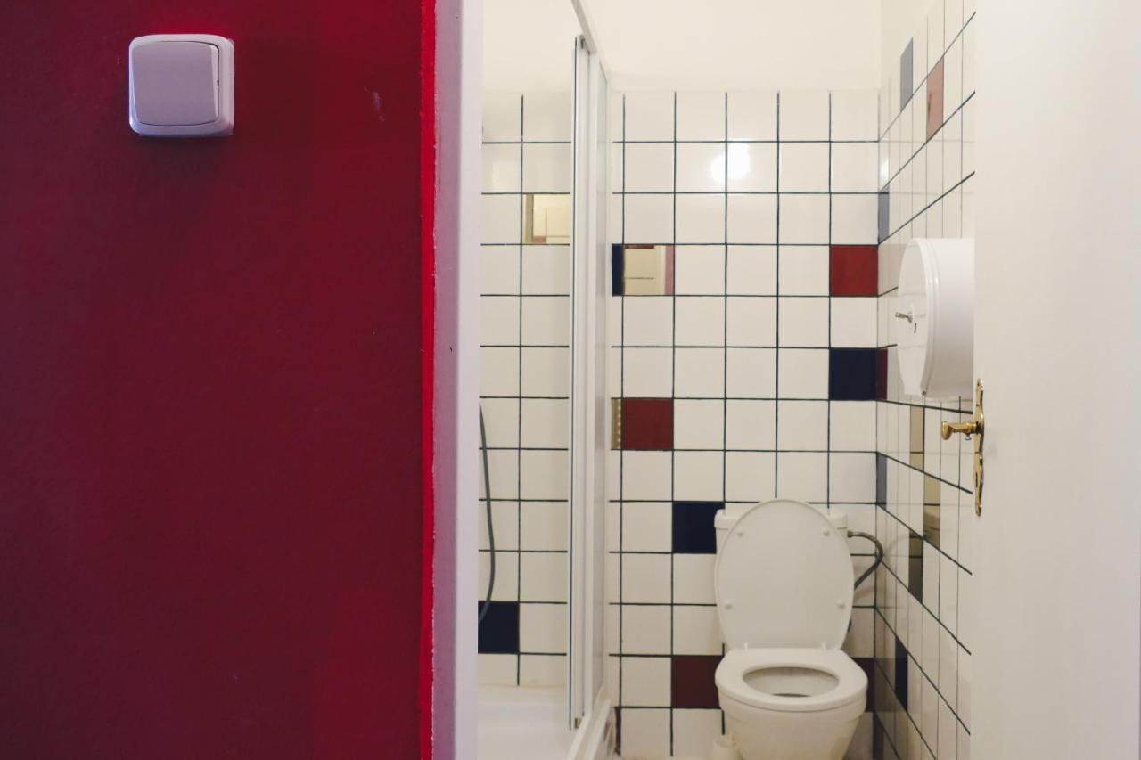 Clown And Bard Hostel Prag Dış mekan fotoğraf
