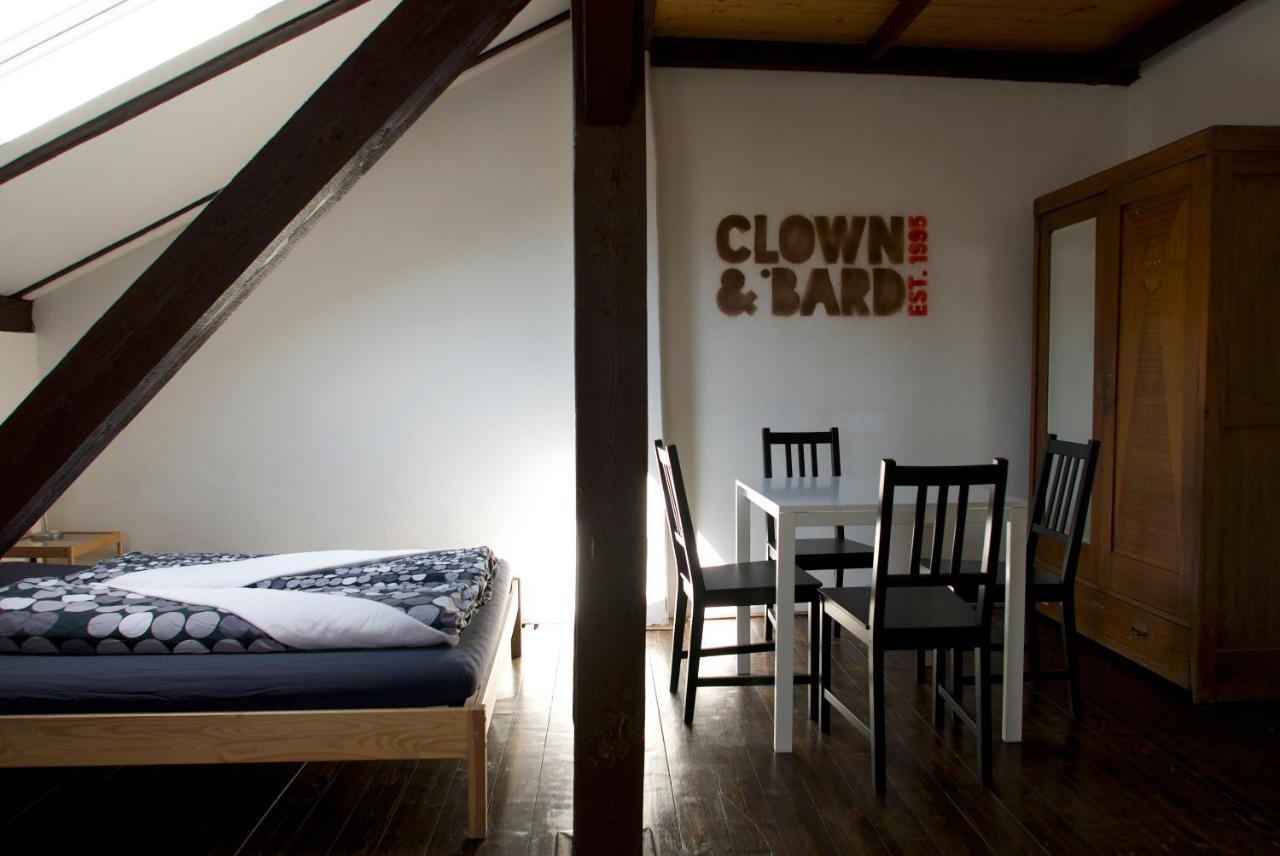 Clown And Bard Hostel Prag Dış mekan fotoğraf