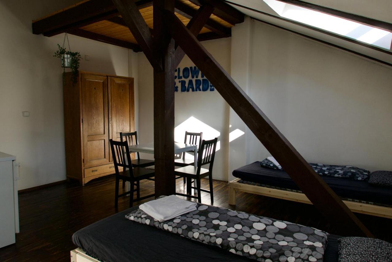 Clown And Bard Hostel Prag Dış mekan fotoğraf
