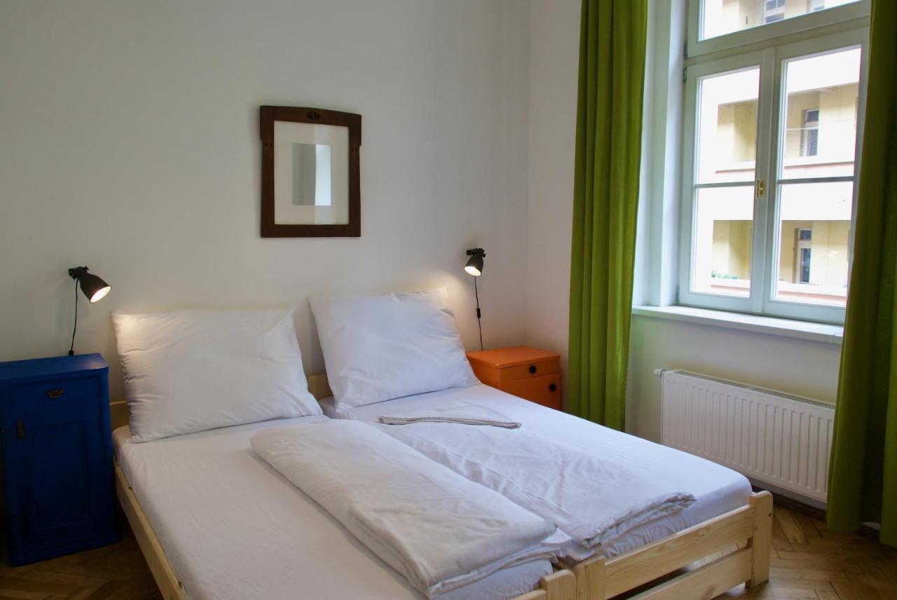 Clown And Bard Hostel Prag Dış mekan fotoğraf