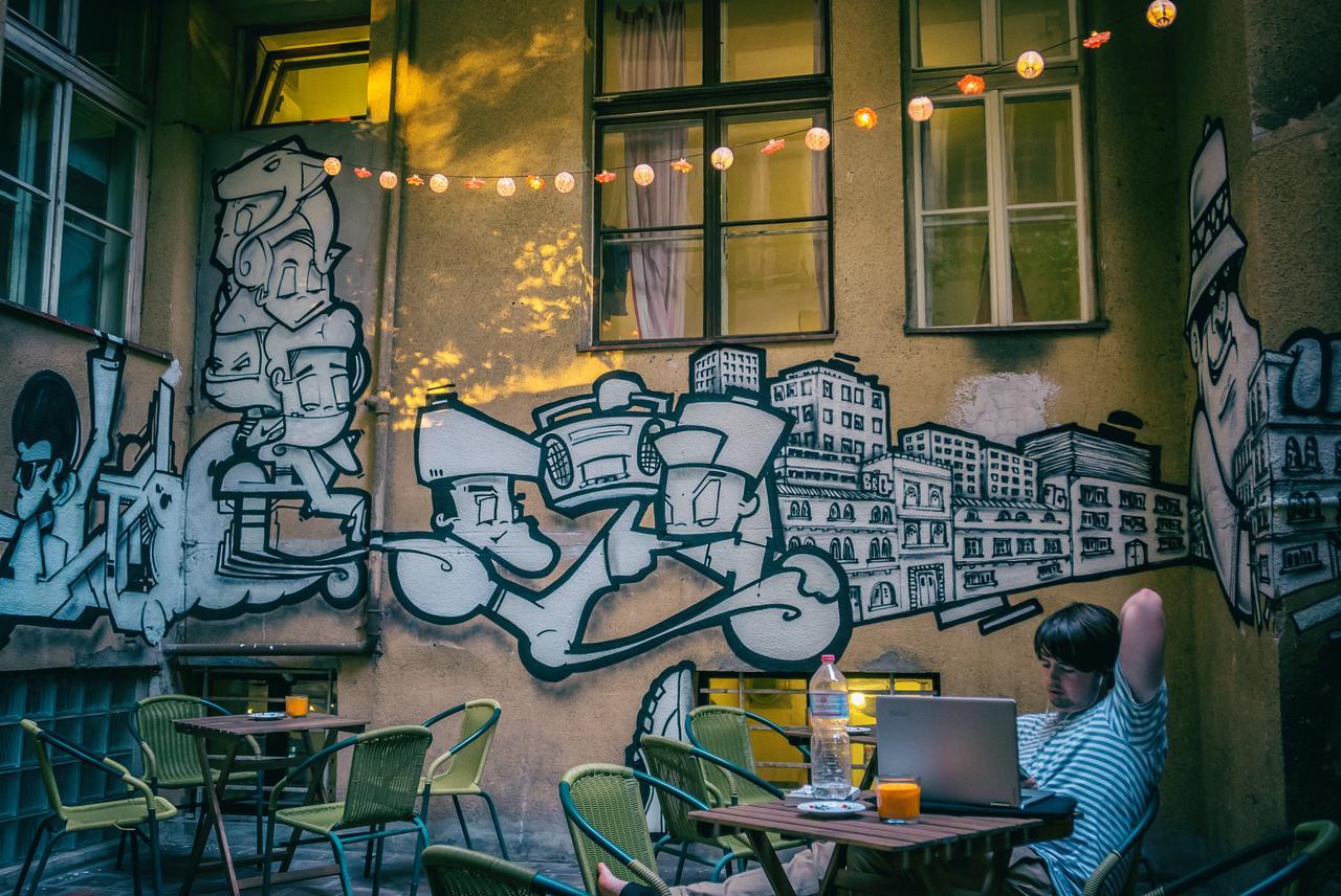 Clown And Bard Hostel Prag Dış mekan fotoğraf