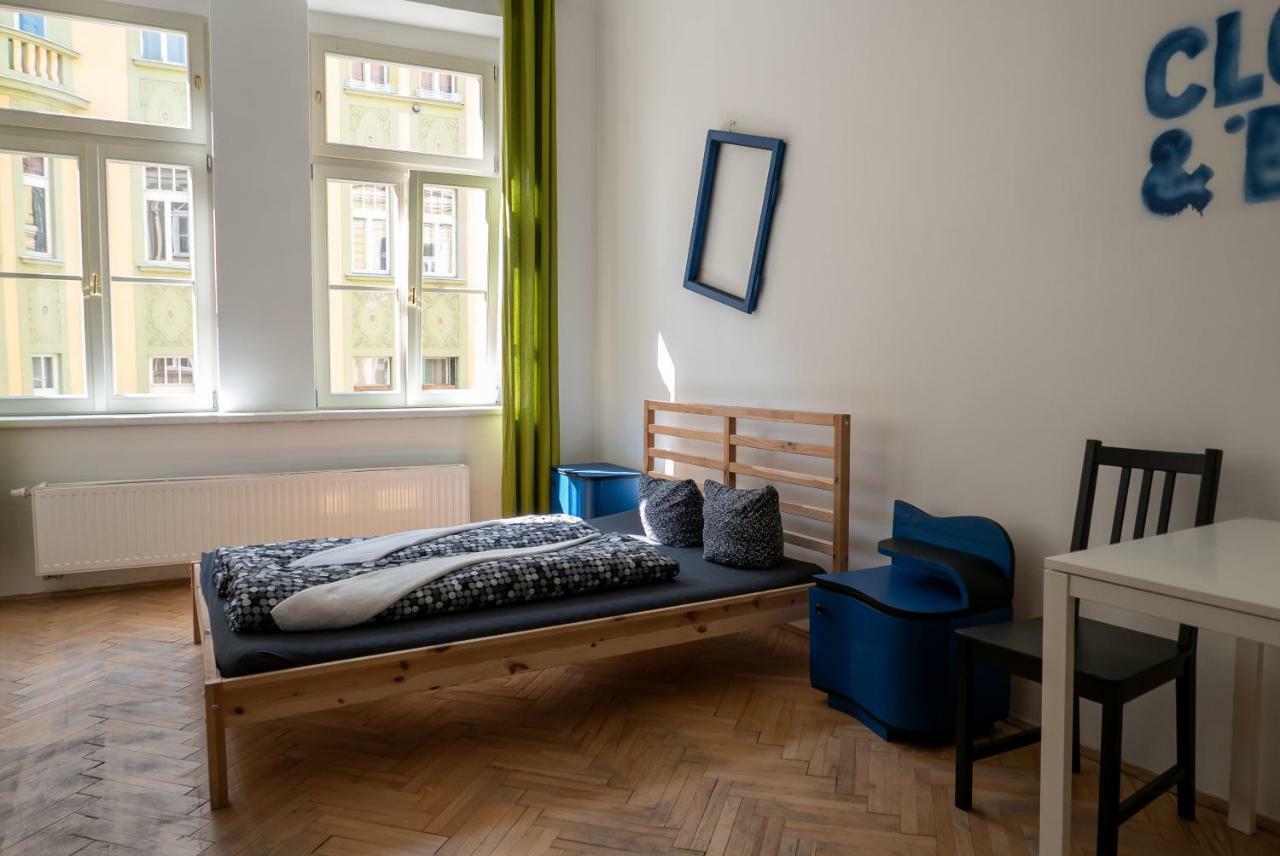 Clown And Bard Hostel Prag Dış mekan fotoğraf